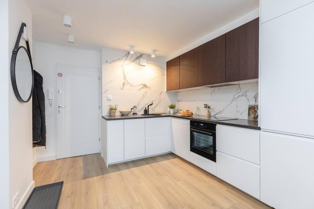 Superapart Jana Pawla Ii, Apt 302 Cozy Urban Retreat, Perfect For Couples Varşovia Exterior foto